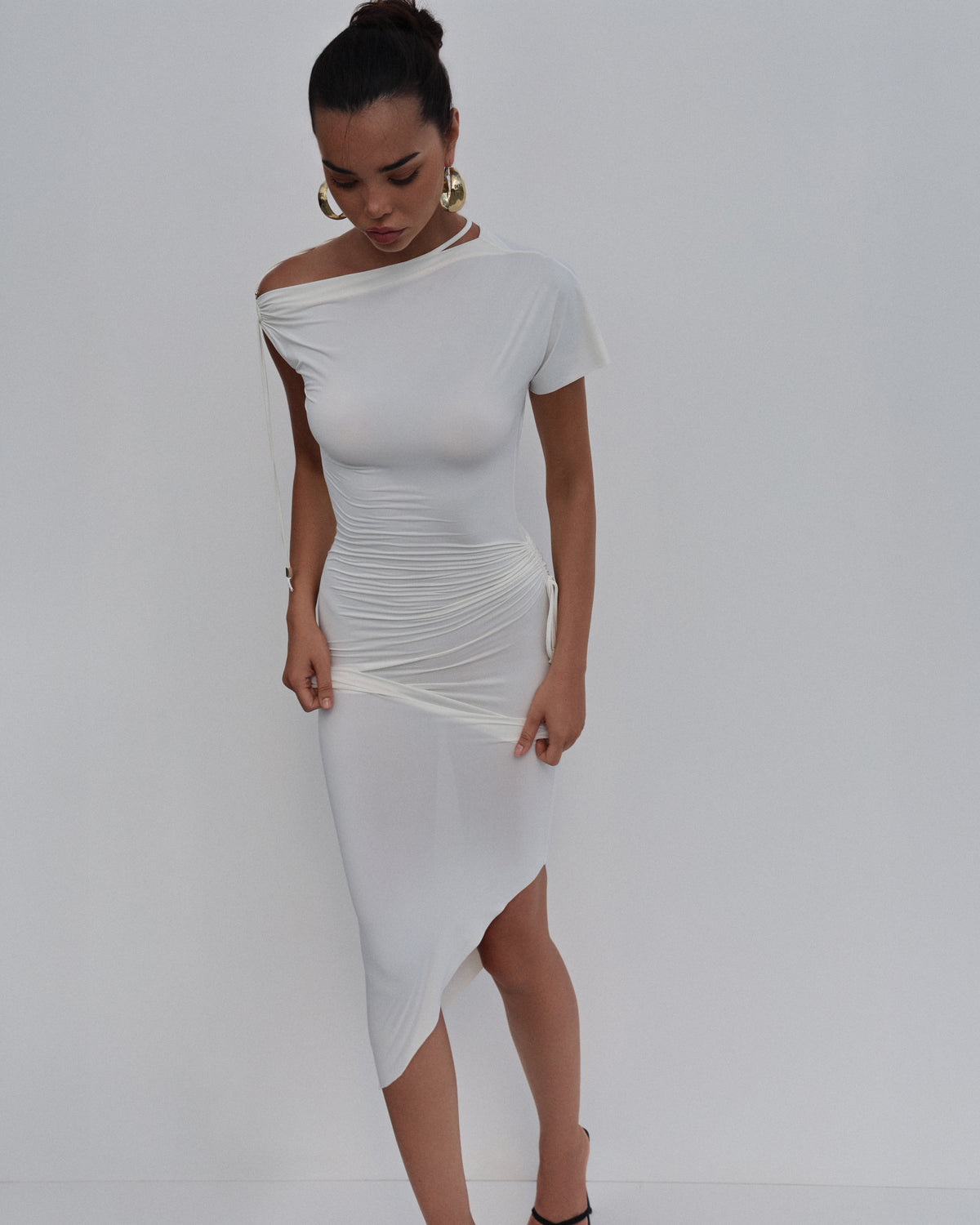 ASYMMETRIC RUCHED MIDI DRESS COLOR WHITE