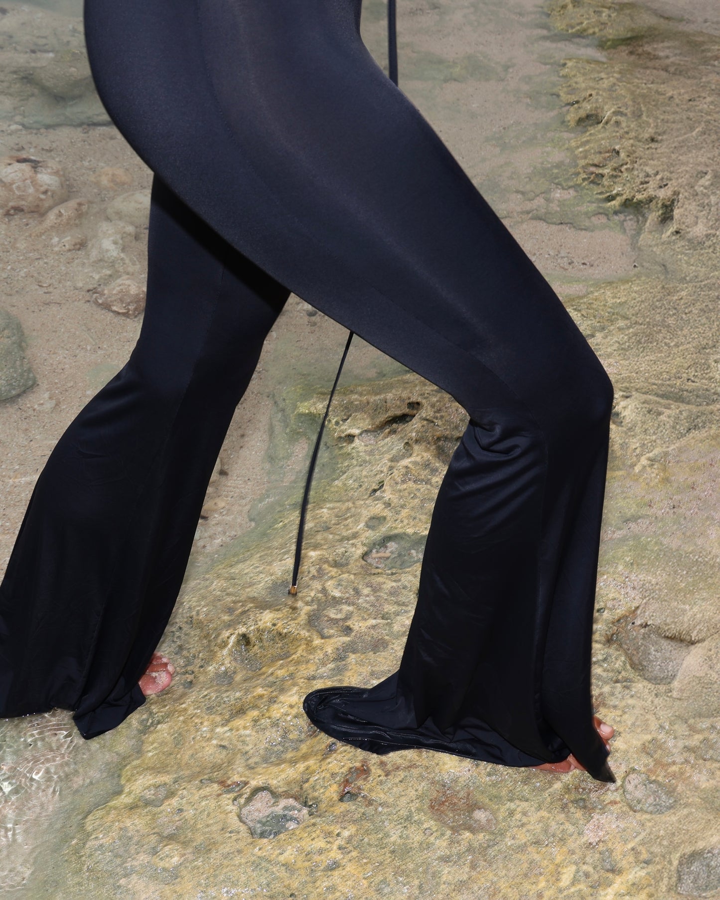 LYCRA SUIT ASYMMETRICAL TOP WITH BIG METAL HOOK DECOR AND HIGH WAIST TROUSERS BLACK