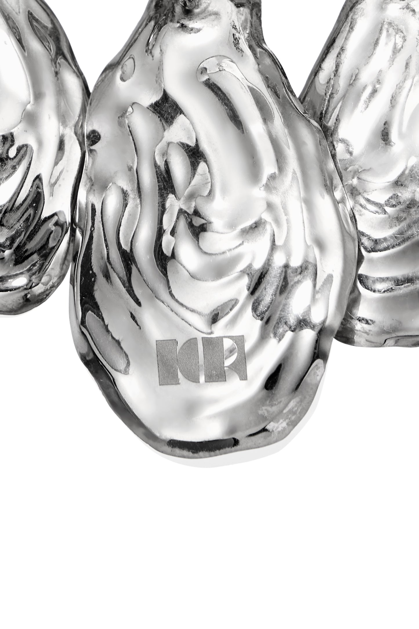 HANDMADE METAL NECKLACE WITH SMALL OYSTERS AND KR LOGO SILVER
