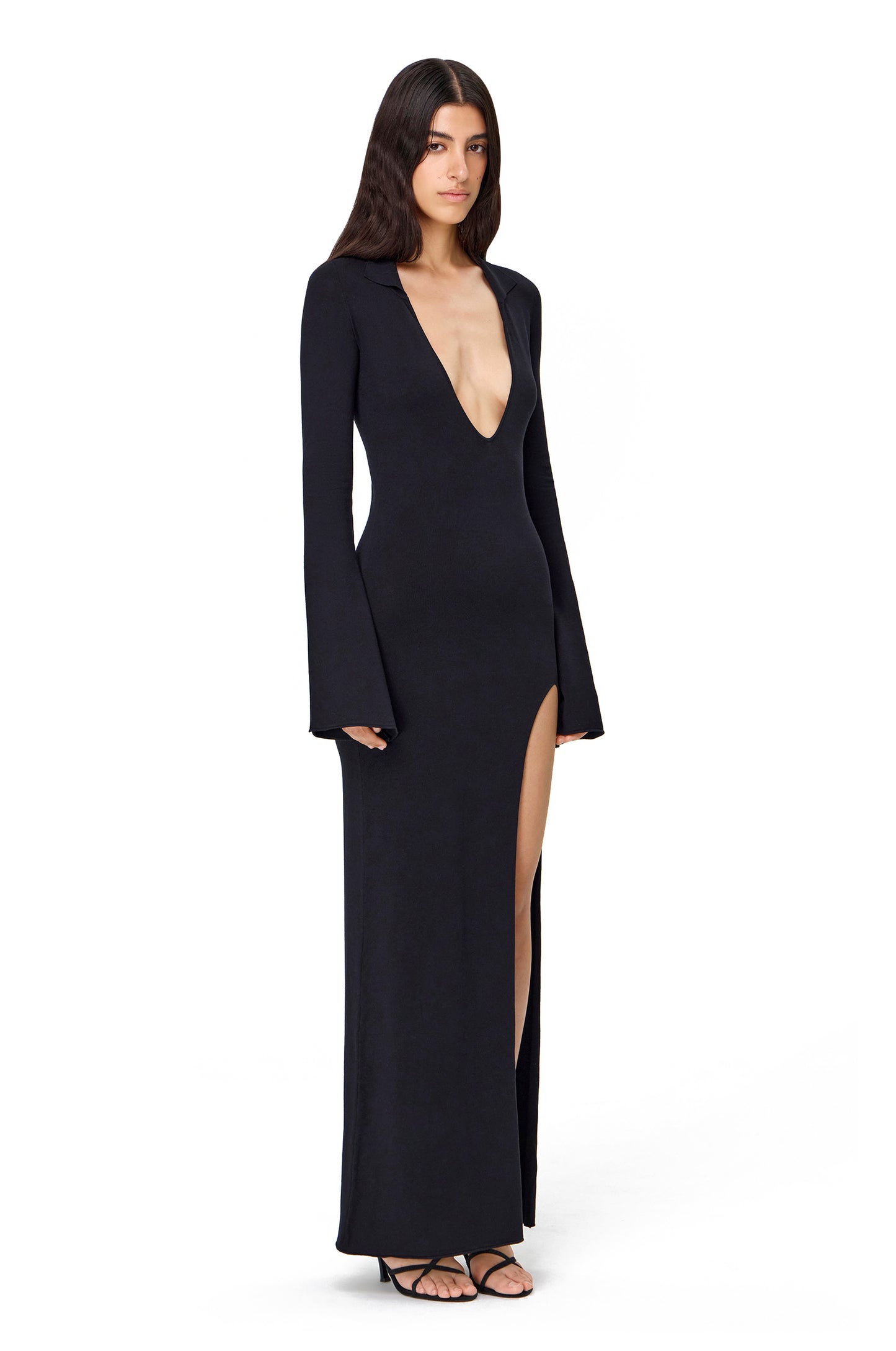 KNITTED LONG SLEEVE MAXI DRESS WITH DEEP NECKLINE AND COLLAR BLACK