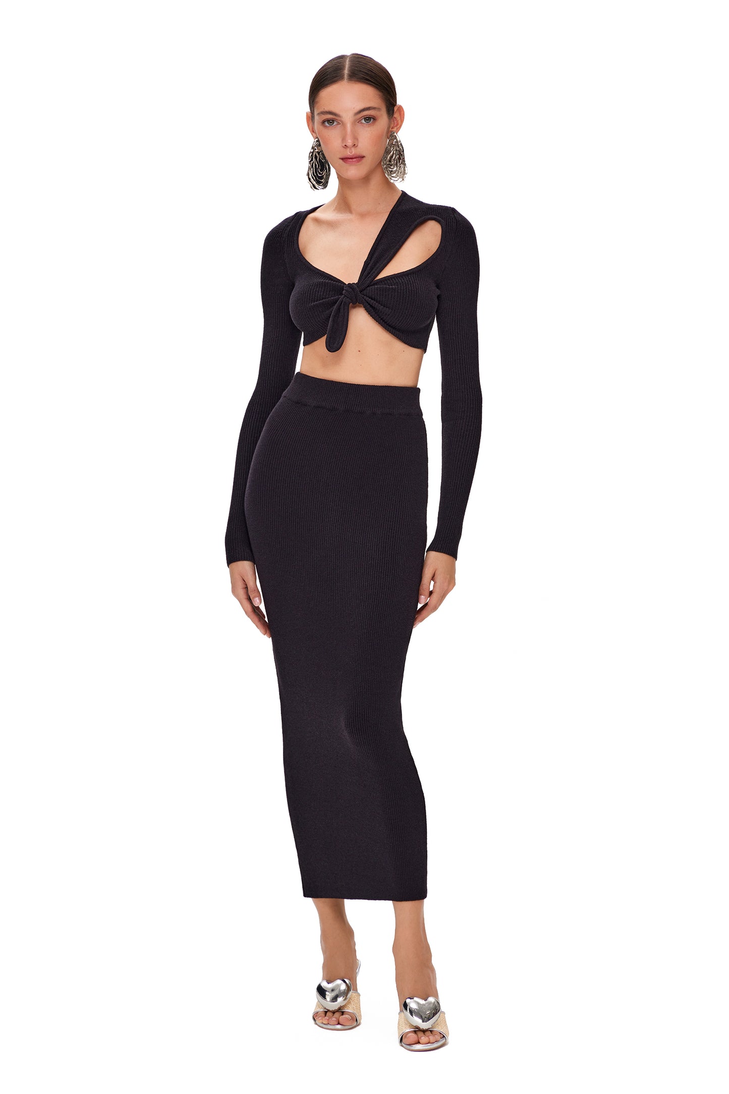 KNITTED SUIT TOP WITH LOOP ON THE SHOULDER AND LONG SKIRT WITHOUT A SLIT