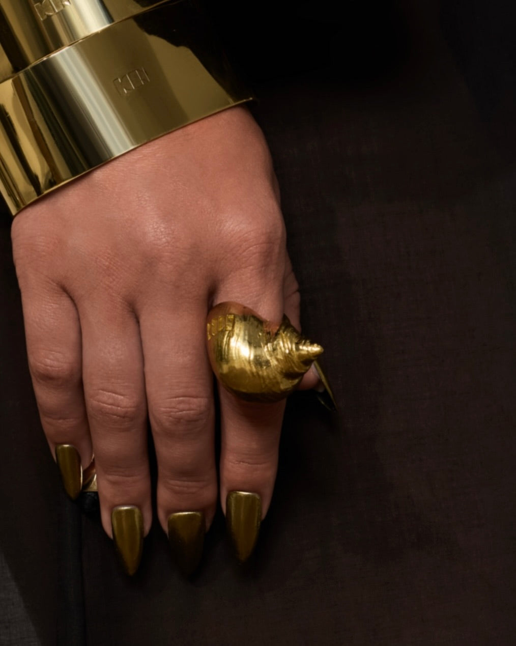 HANDCRAFTED METAL SNAIL RING WITH KR LOGO, GOLD COLOR, ONE SIZE