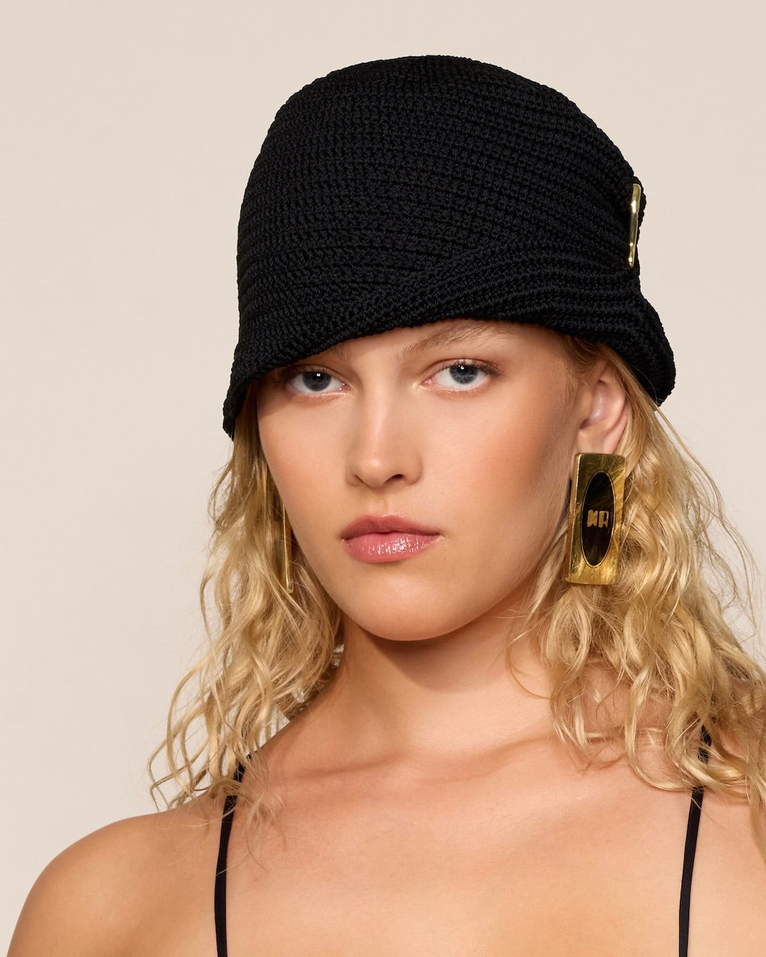 KNITTED HANDMADE MEDIUM RETRO STYLE CAP WITH SMALL HOOK DECOR COLOR BLACK