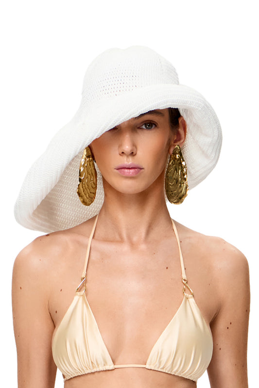KNITTED HANDMADE BIG HAT WITH BIG METAL HOOK DECOR COLOR WHITE
