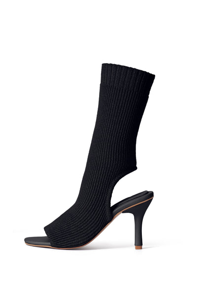 KNITTED SOCKS WITH HEEL BLACK