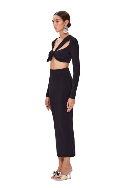 KNITTED SUIT TOP WITH LOOP ON THE SHOULDER AND LONG SKIRT WITHOUT A SLIT
