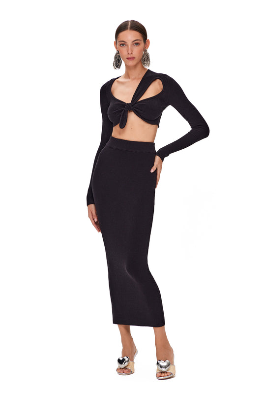 KNITTED SUIT TOP WITH LOOP ON THE SHOULDER AND LONG SKIRT WITHOUT A SLIT