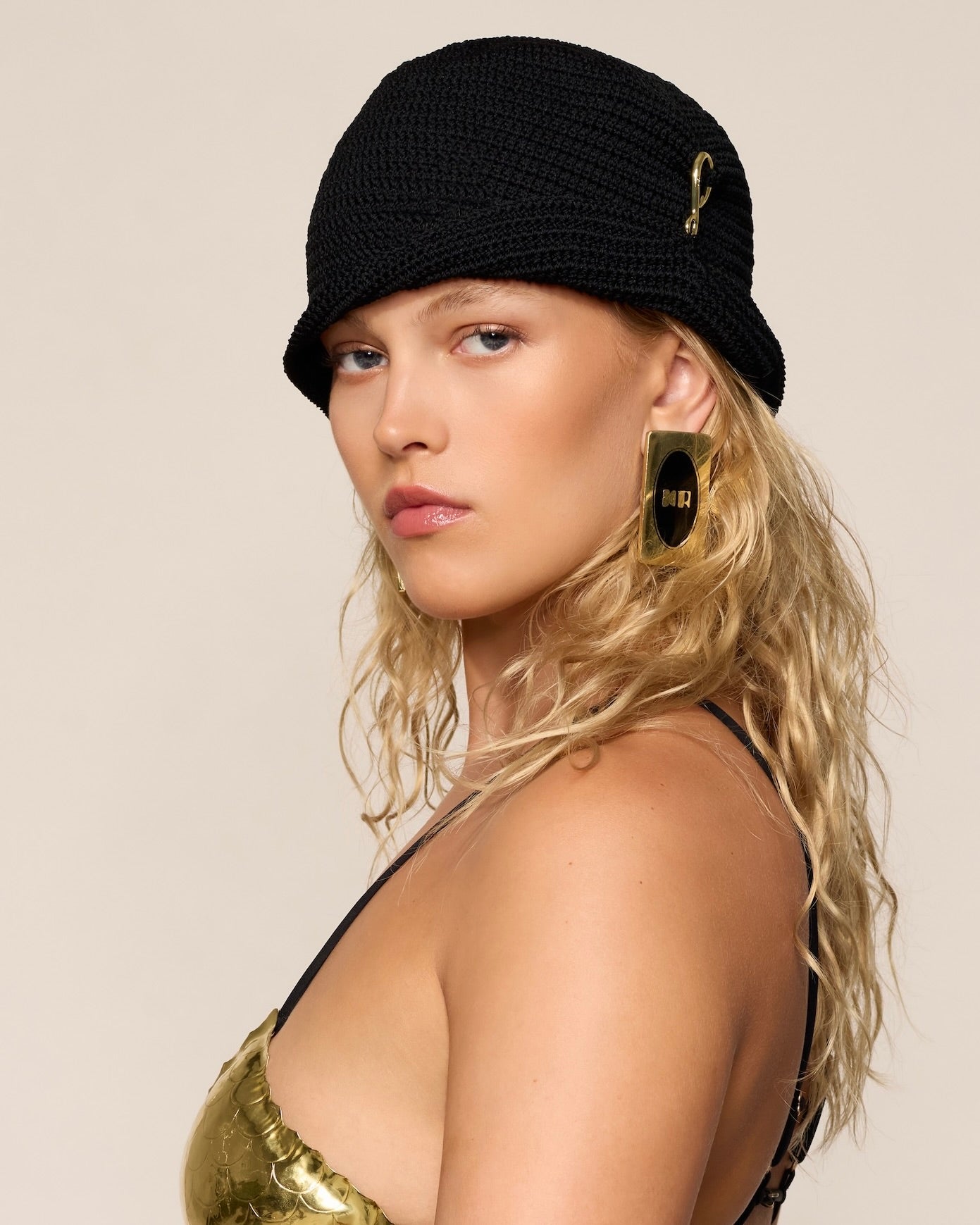 KNITTED HANDMADE MEDIUM RETRO STYLE CAP WITH SMALL HOOK DECOR COLOR BLACK